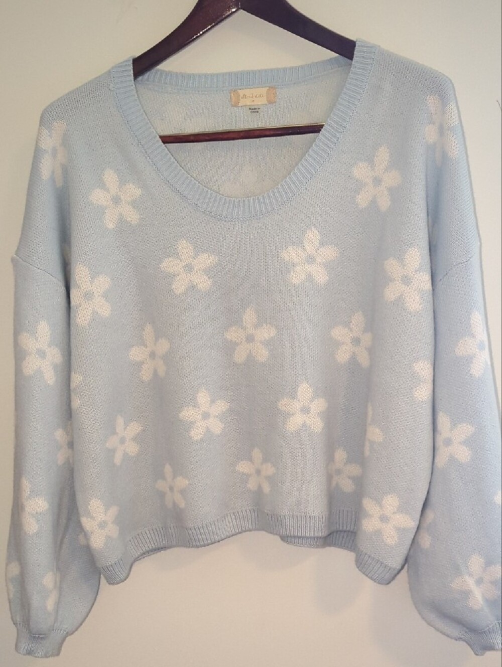 Oversized Light Blue Crewneck Sweater with White Daisy Motif Size M